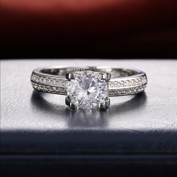 New Women’s 925 Silver Round Cut Diamond Ring - Picture 3 of 6